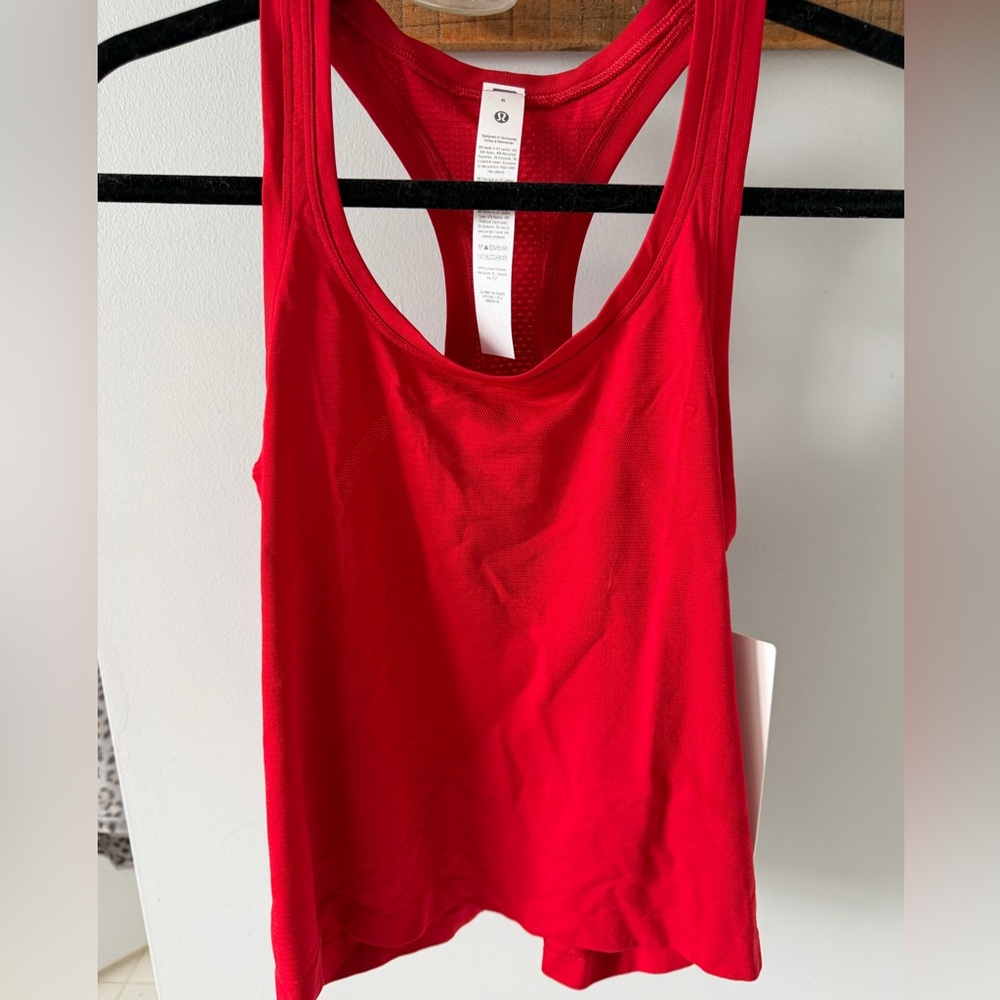 Lululemon NWT Swiftly tech scoopneck tank 2.0 race  Size 6- Oxford Red